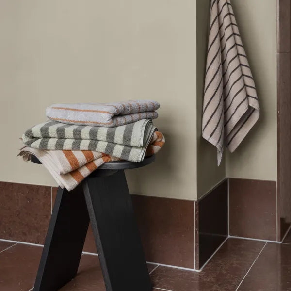 Badhandduk Arto bath towel Magnet 70x140 cm